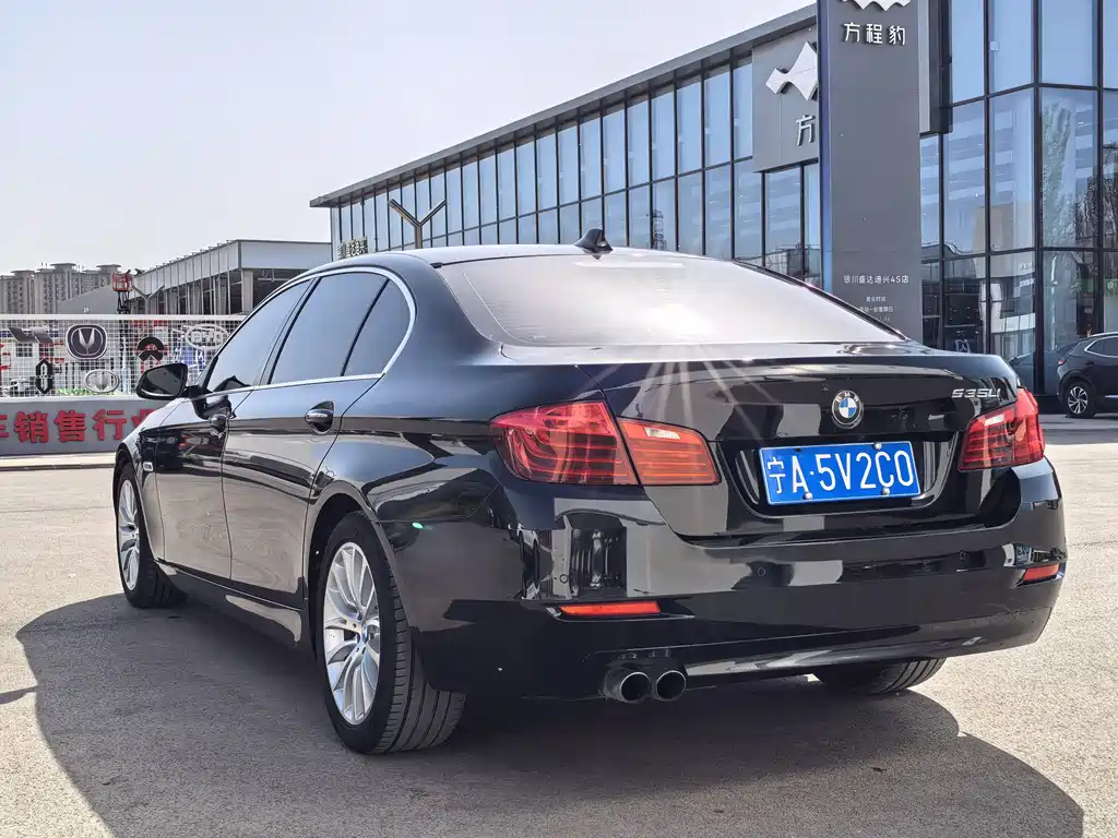 BMW 5 Series 2017 — фото 8