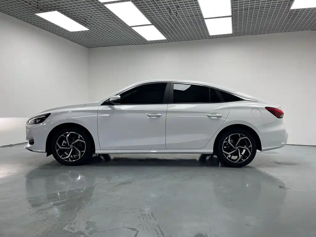 MG MG5 2025