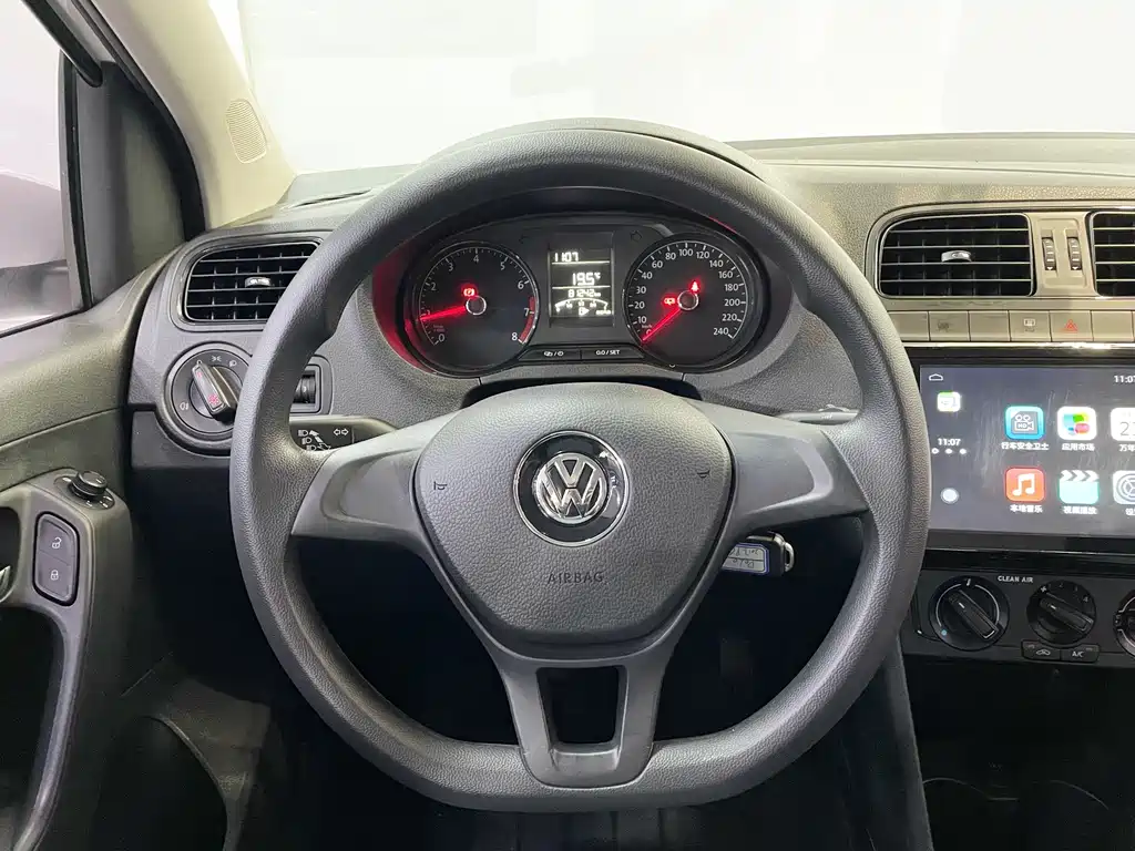 Volkswagen Polo 2017 — фото 23