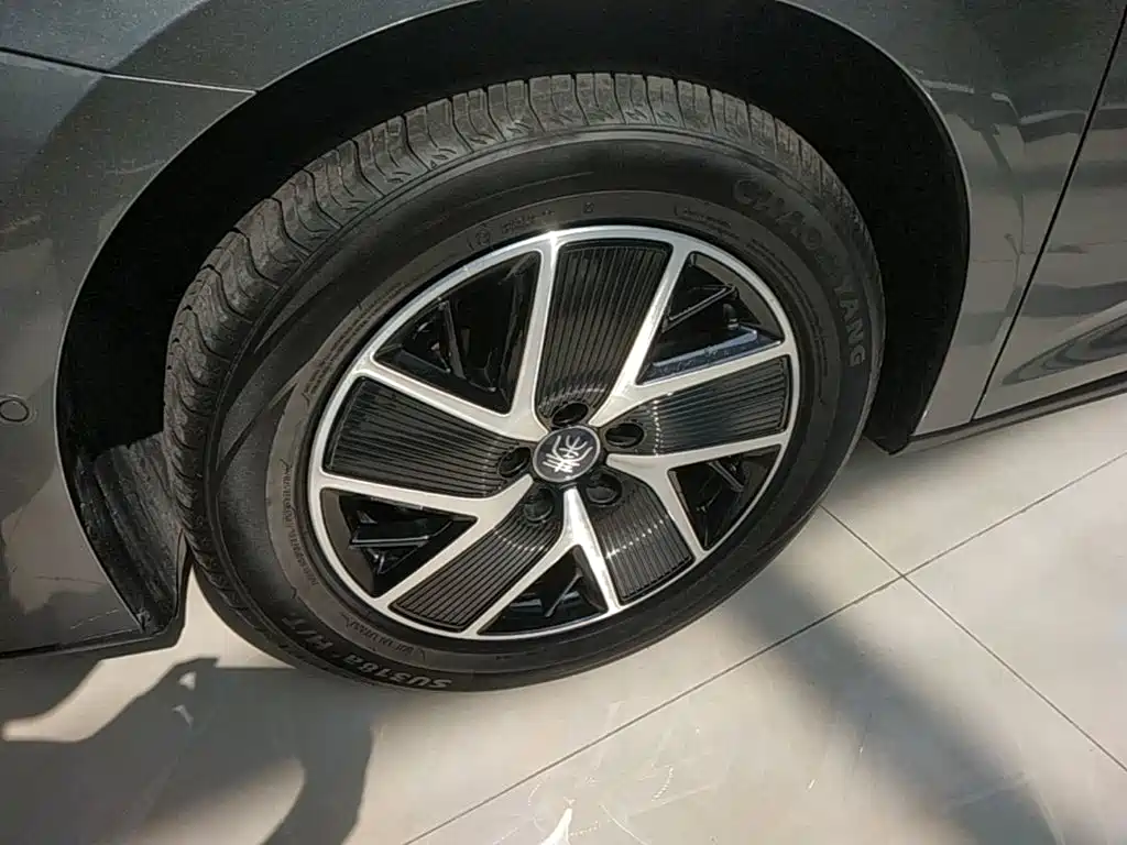BYD Qin L 2025 — фото 23