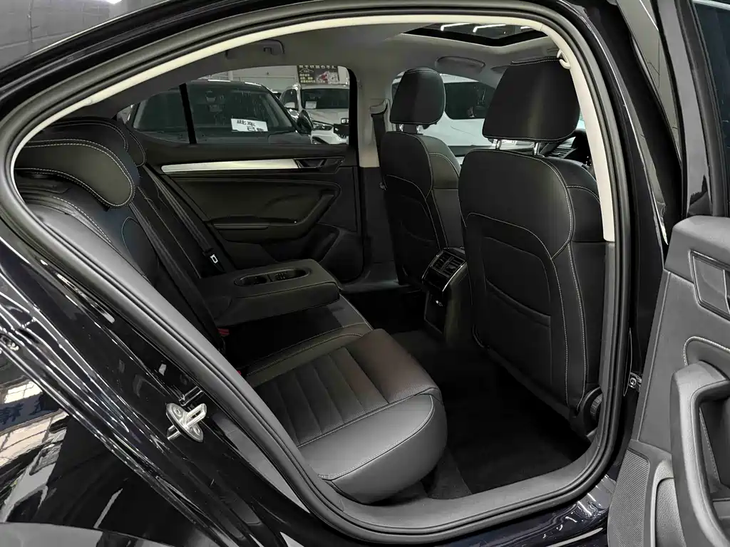 Skoda Superb 2022 — фото 15