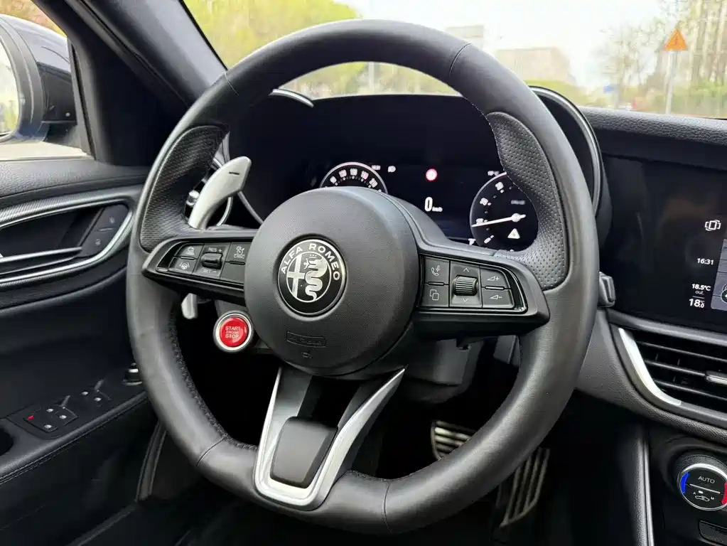 Alfa Romeo Giulia 2025 — фото 7