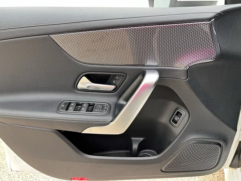 Mercedes-Benz A-Class 2019 — фото 12