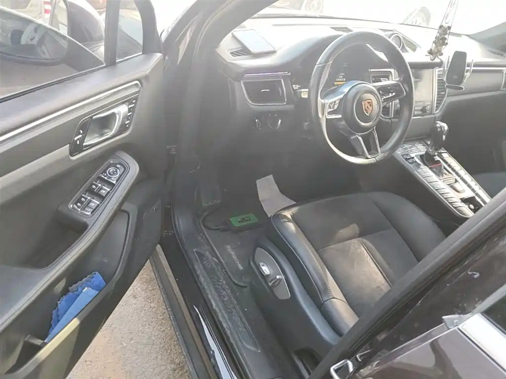 Porsche Macan 2017 — фото 16