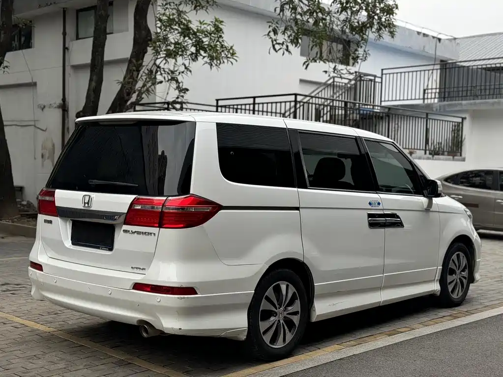 Honda Elysion 2015 — фото 12