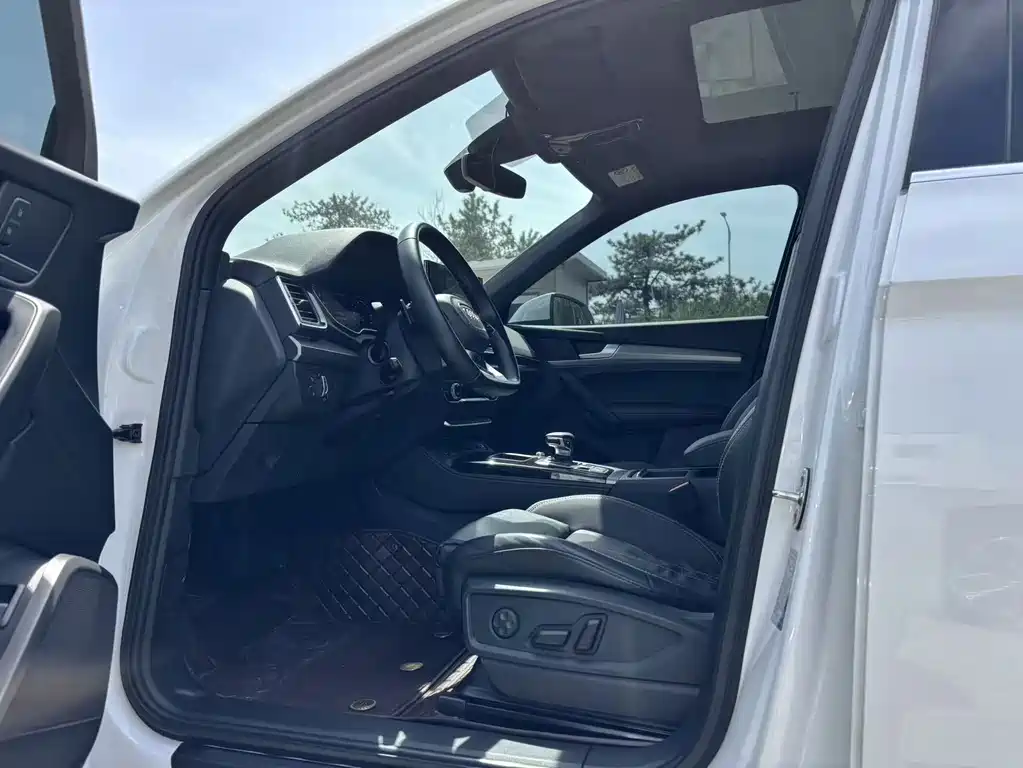 Audi Q5L Sportback 2021 — фото 4