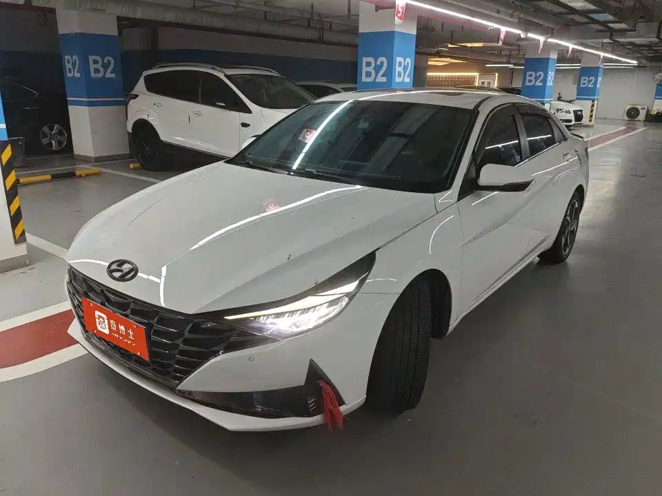 Hyundai Elantra 2022