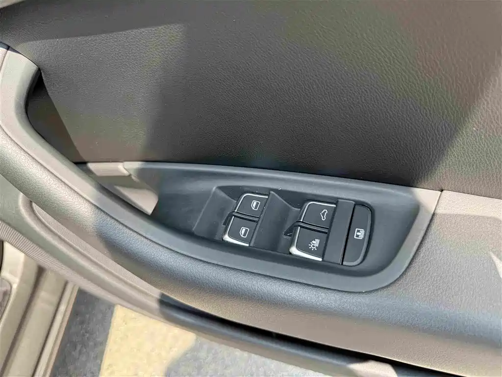 Audi A6L 2014 — фото 12