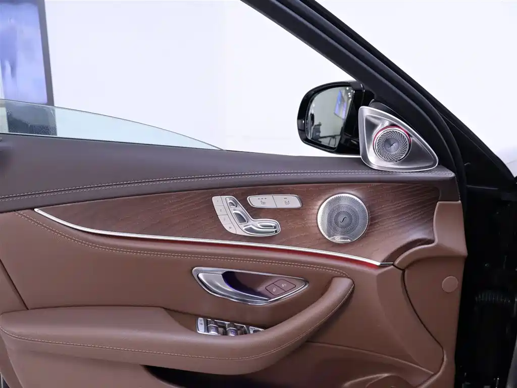 Mercedes-Benz E-Class 2023 — фото 17