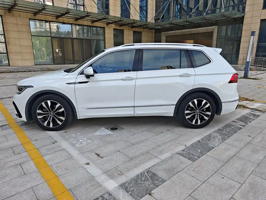Volkswagen Tiguan L 2023