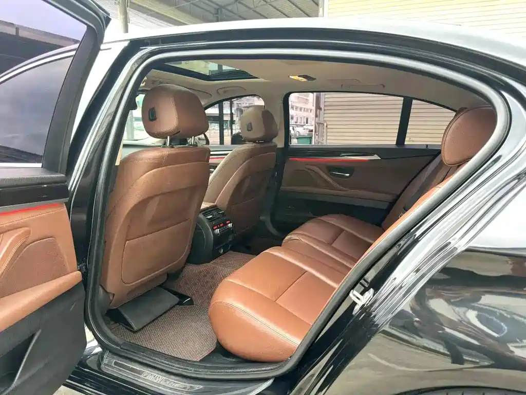 BMW 5 Series 2015 — фото 10