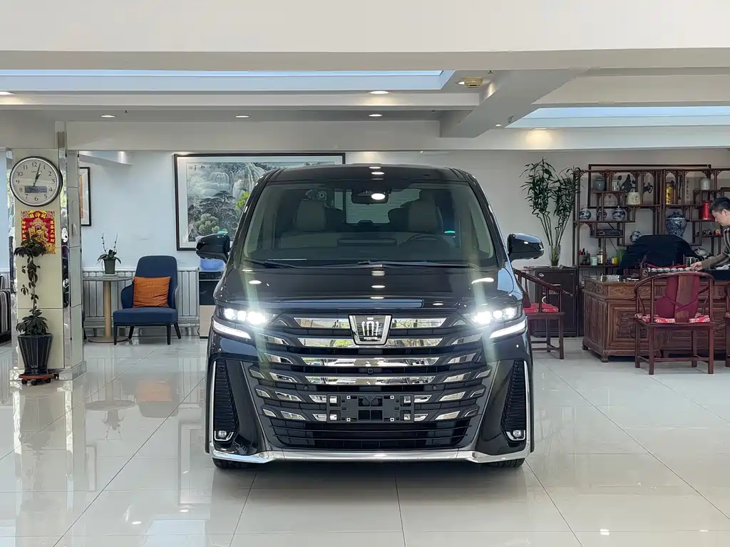 Toyota Vellfire 2024 — фото 2