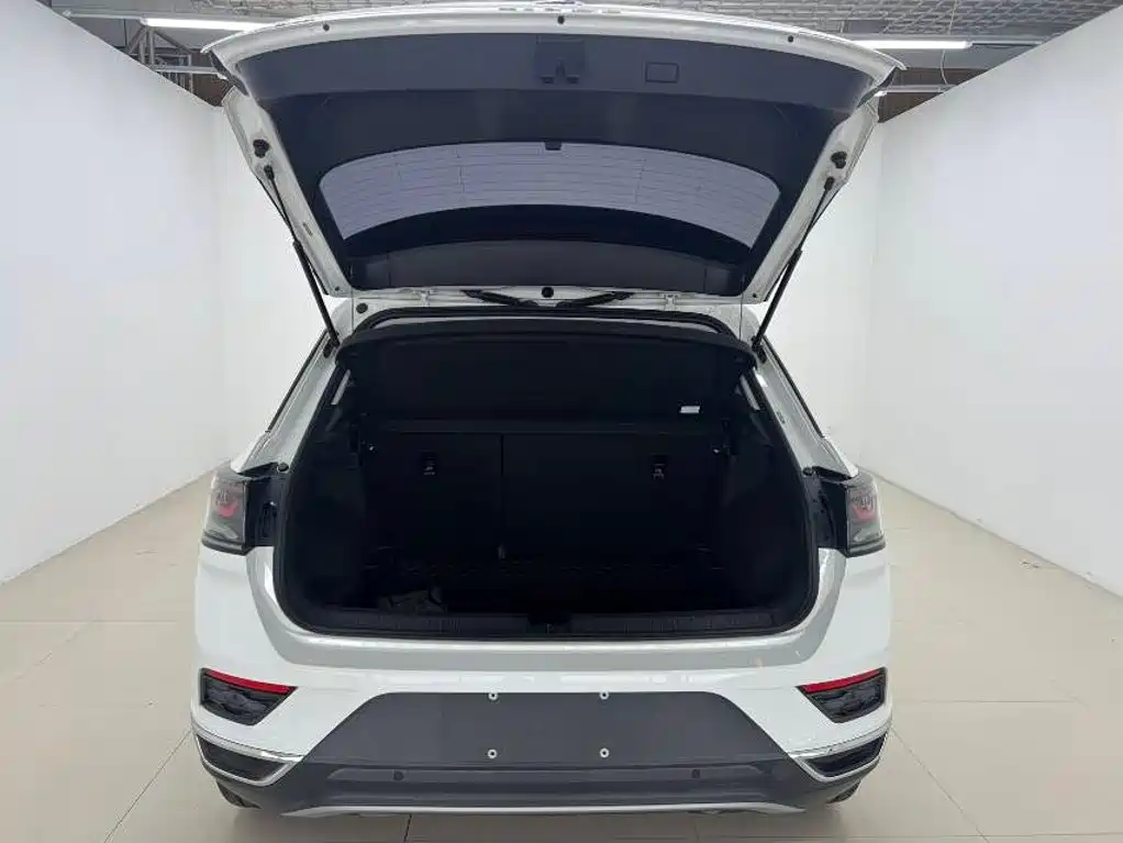 Volkswagen T-Roc 2023 — фото 8