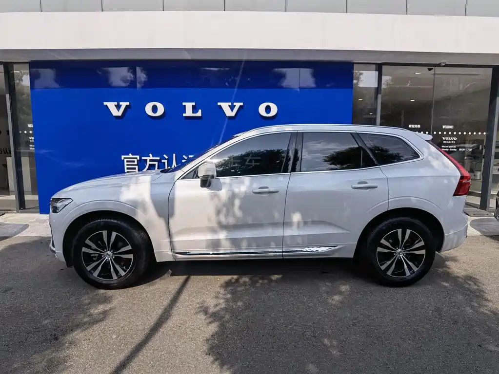Volvo XC60 2022 — фото 2