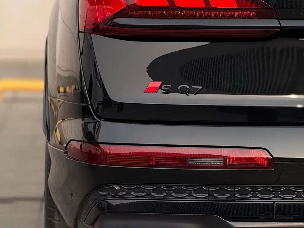 Audi SQ7 2025 — фото 11