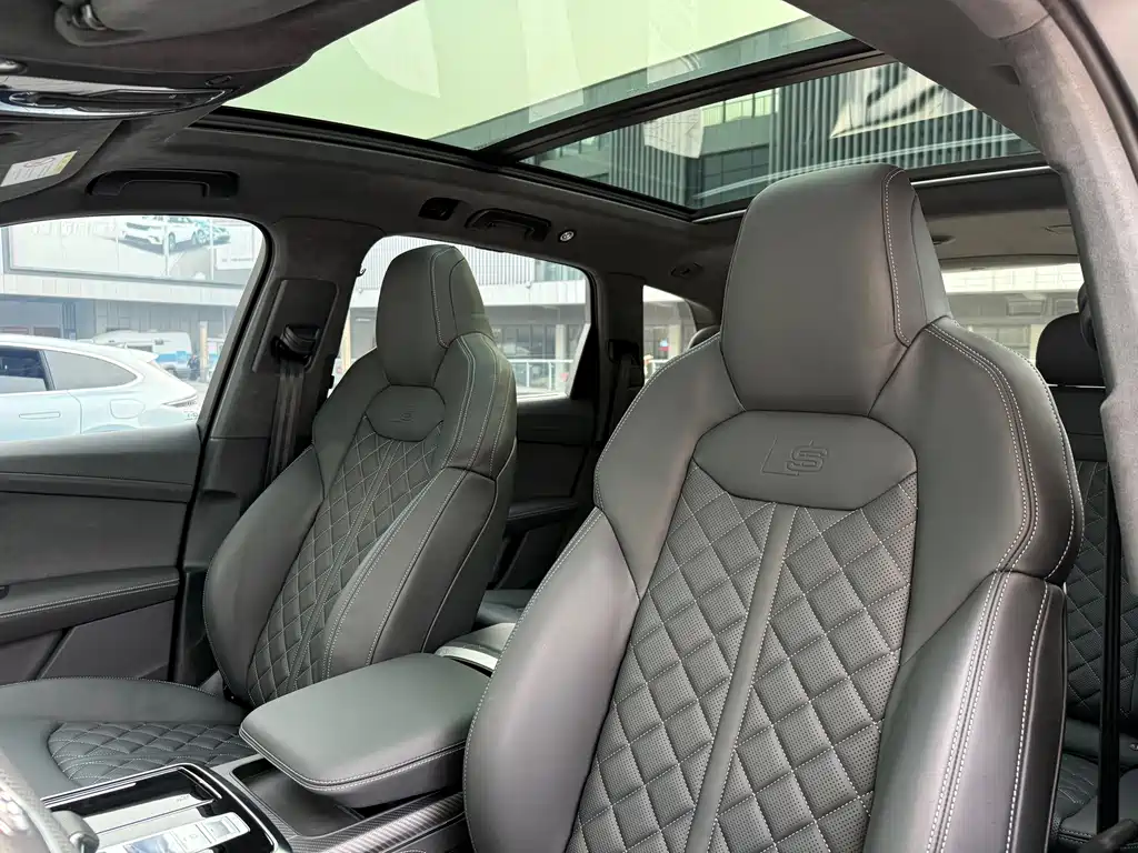 Audi SQ7 2025 — фото 21