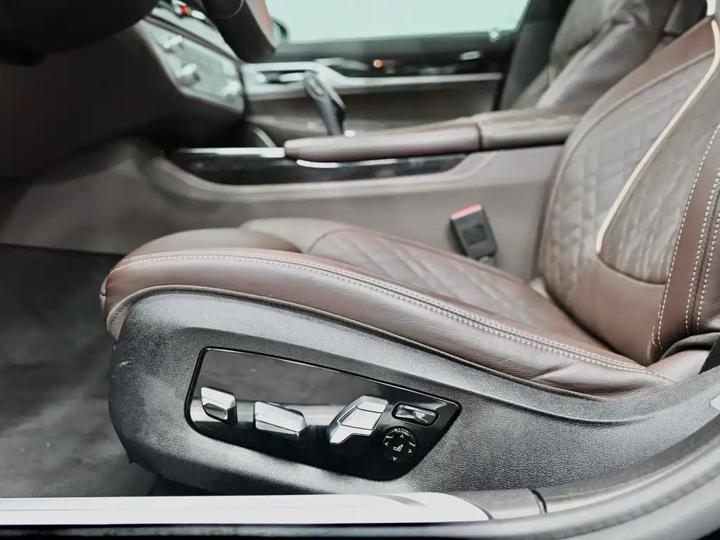 BMW 7 Series 2019 — фото 23