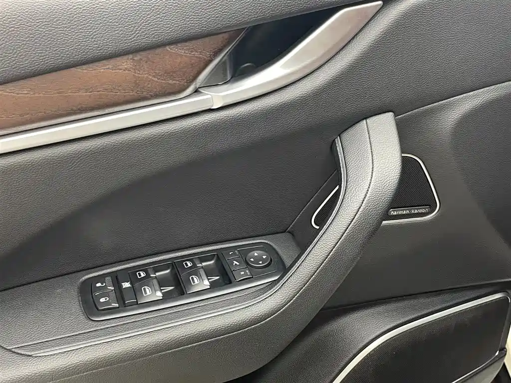 Maserati Levante 2018 — фото 9