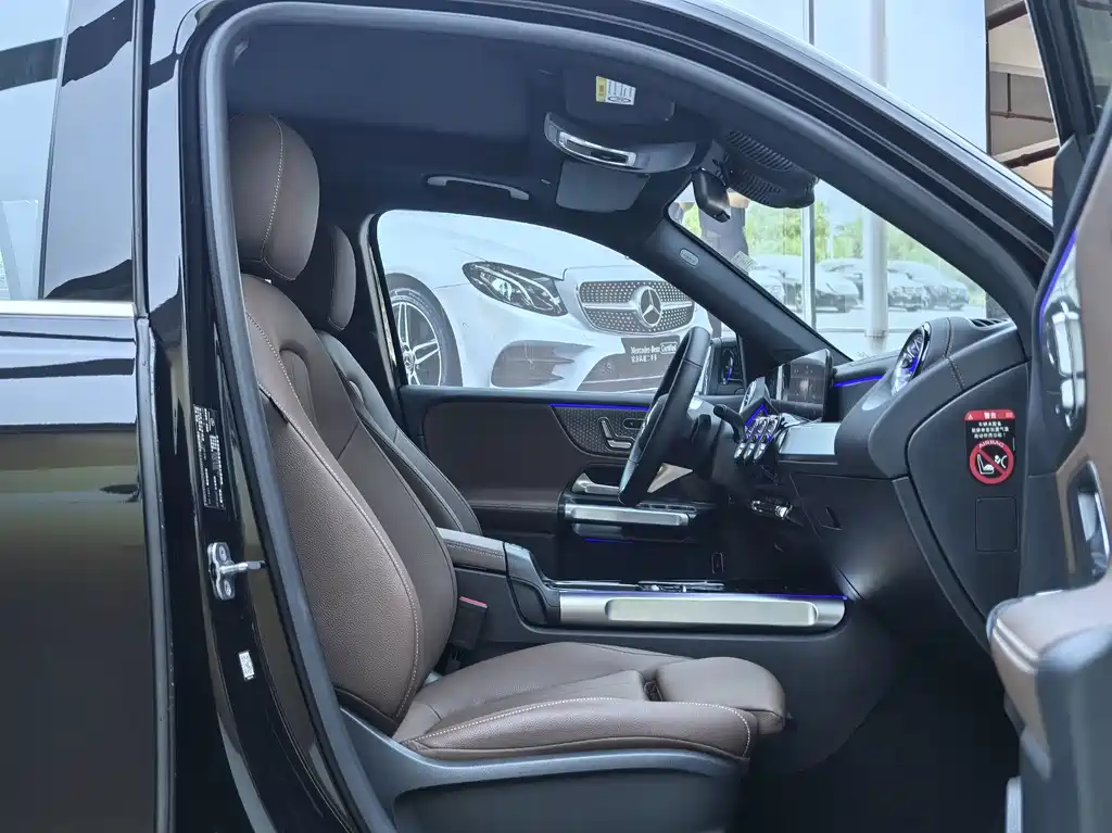 Mercedes-Benz GLB 2025 — фото 15