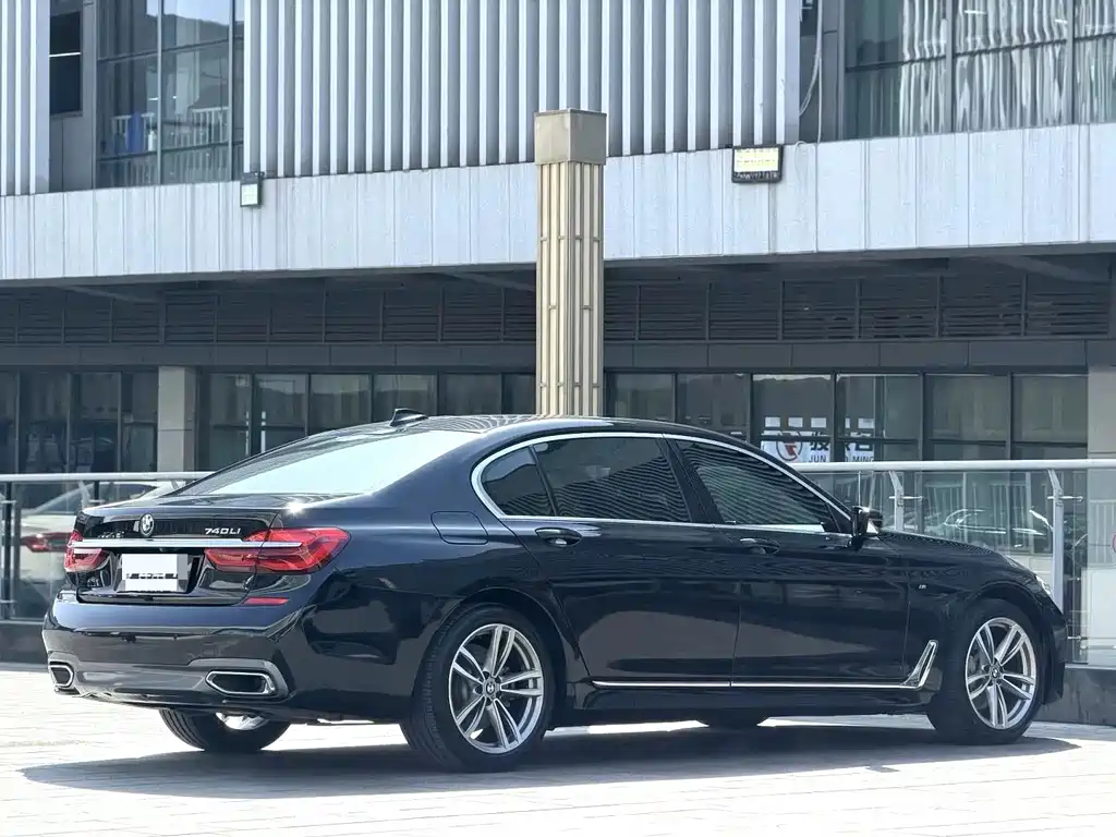 BMW 7 Series 2017 — фото 3