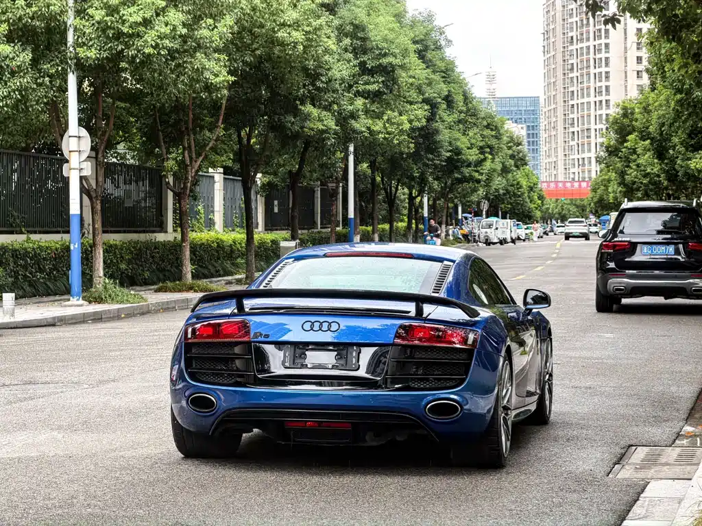 Audi R8 2011 — фото 10