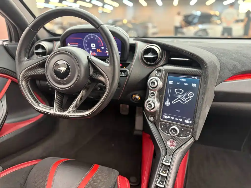 McLaren 720S 2019 — фото 11