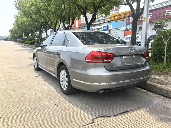 Volkswagen Passat 2011