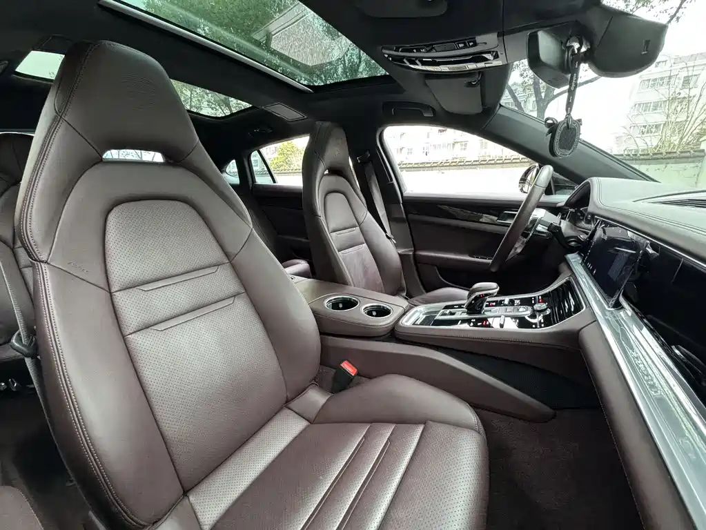 Porsche Panamera 2018 — фото 16