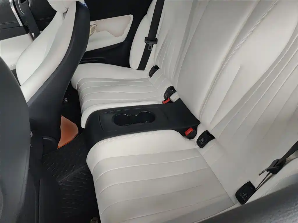 Mercedes-Benz E-Class 2020 — фото 17