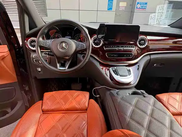 Mercedes-Benz V-Class 2024