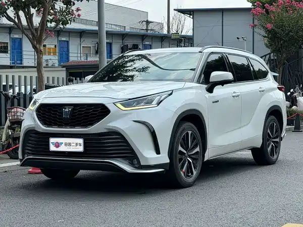 Toyota Crown Kluger 2022