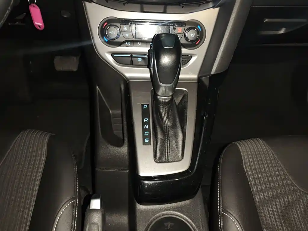 Ford Focus 2014 — фото 14