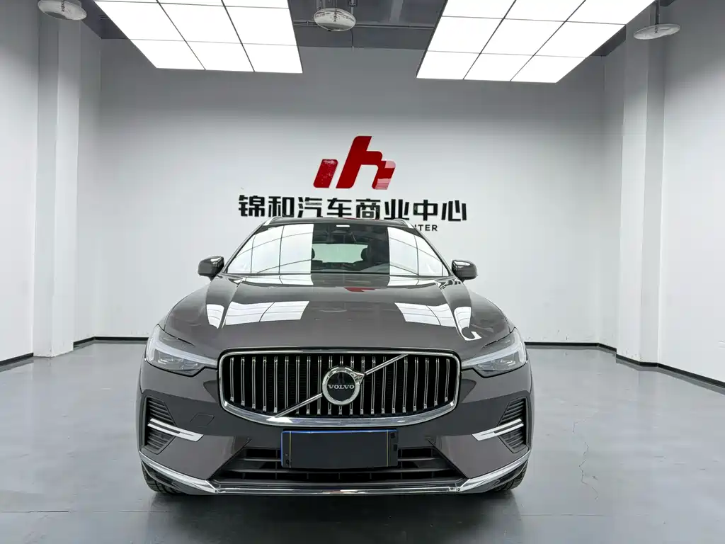 Volvo XC60 2025 — фото 1