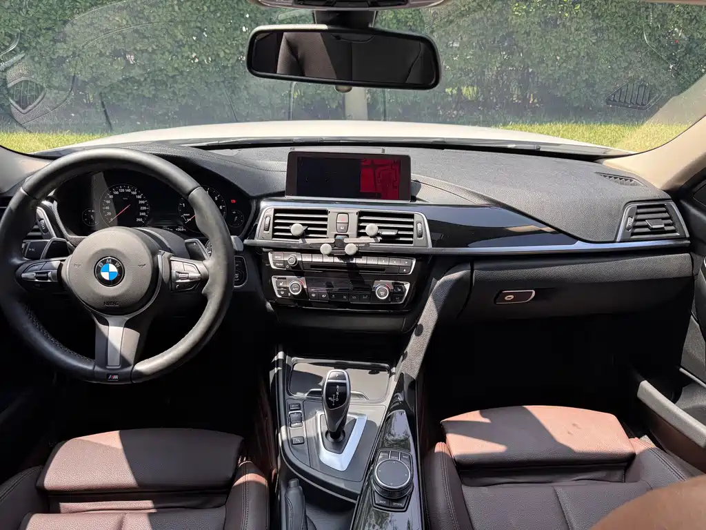 BMW 3 Series 2019 — фото 12