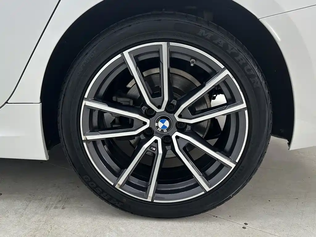 BMW 3 Series 2023 — фото 16