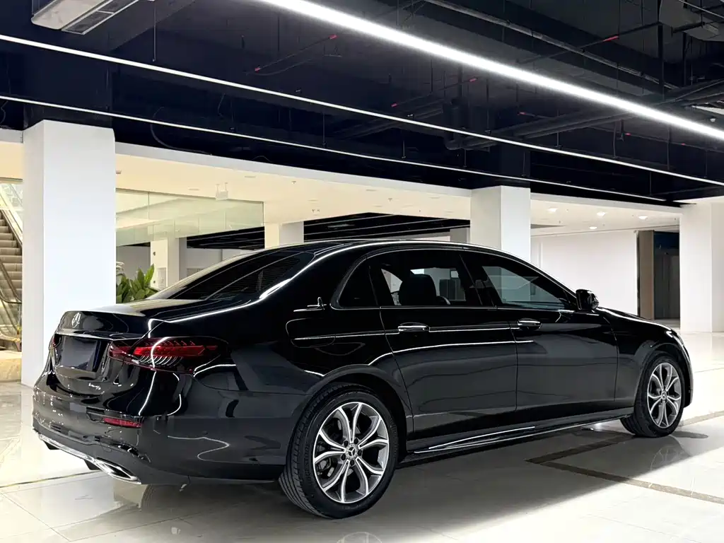 Mercedes-Benz E-Class 2022 — фото 9