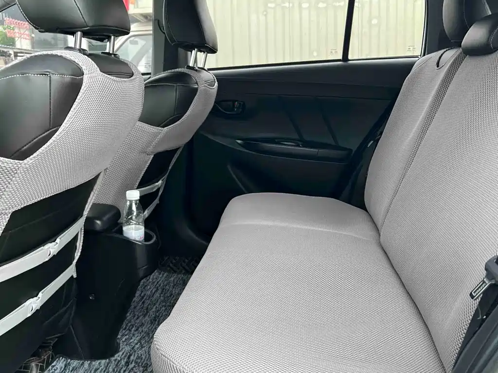 Toyota Yaris L 2022 — фото 8