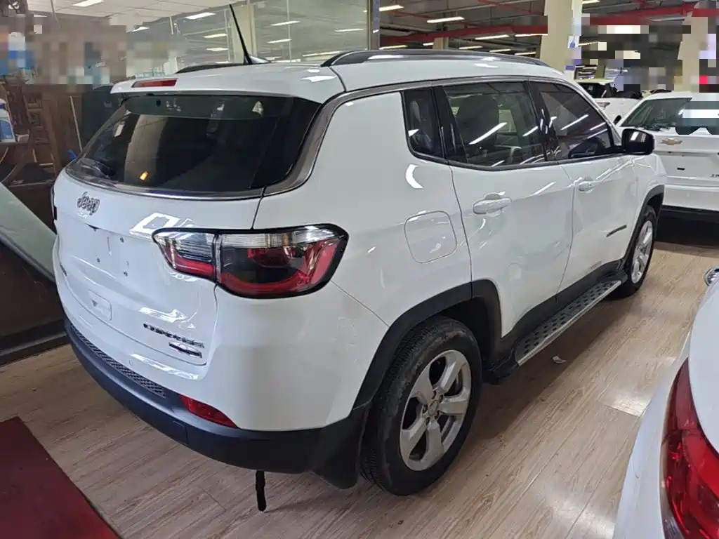 Jeep Compass 2017 — фото 7