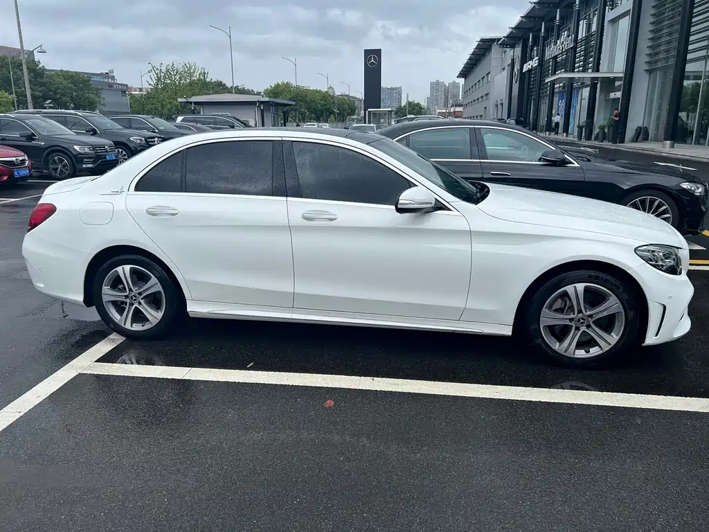 Mercedes-Benz C-Class 2020