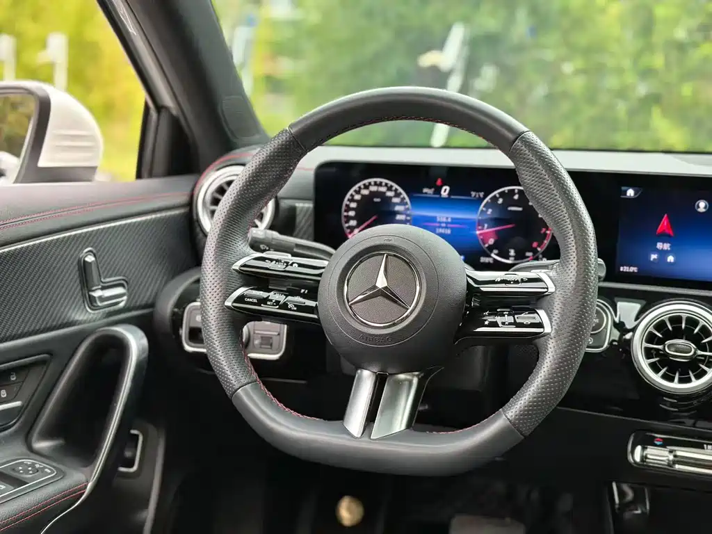 Mercedes-Benz A-Class 2024 — фото 14