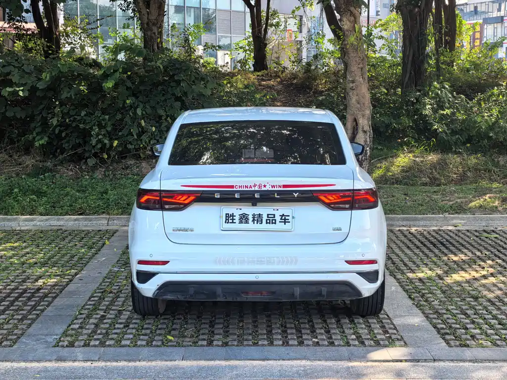 Geely Emgrand 2023