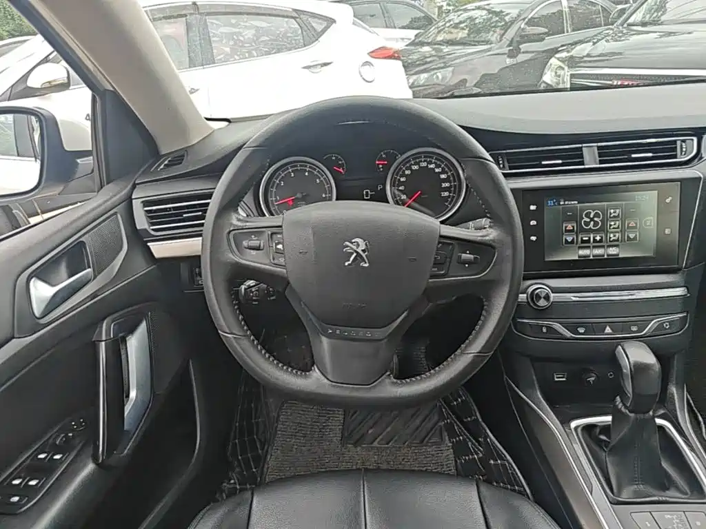 Peugeot 408 2016 — фото 11