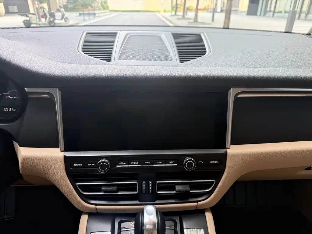 Porsche Macan 2019 — фото 16