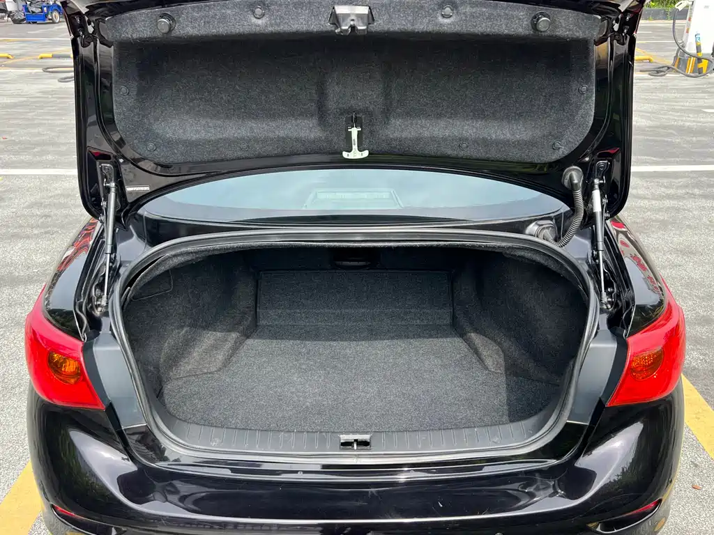 Infiniti Q50L 2015 — фото 20