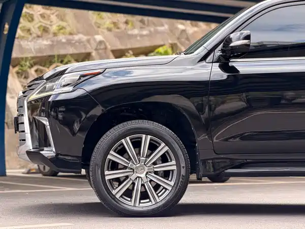 Lexus LX 2017