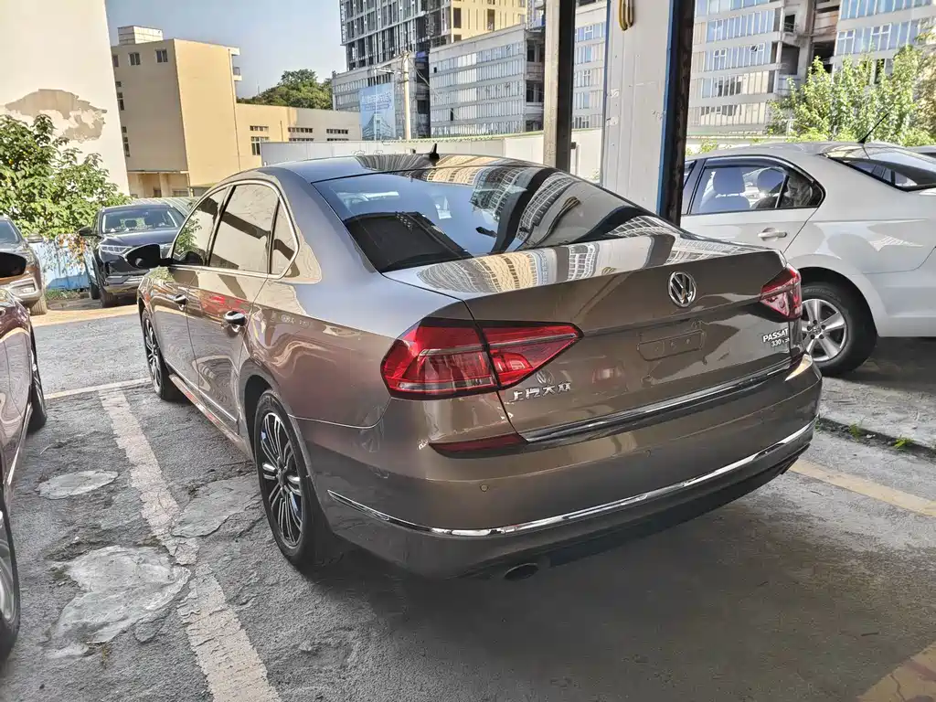 Volkswagen Passat 2018 — фото 10