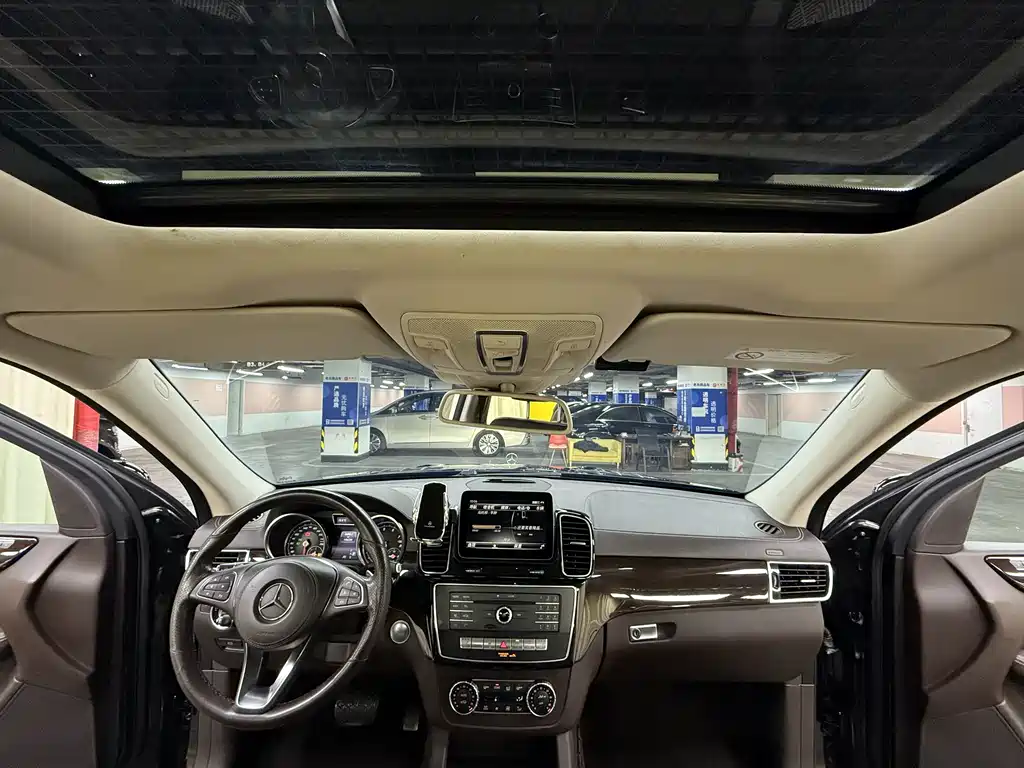 Mercedes-Benz GLS 2018 — фото 37