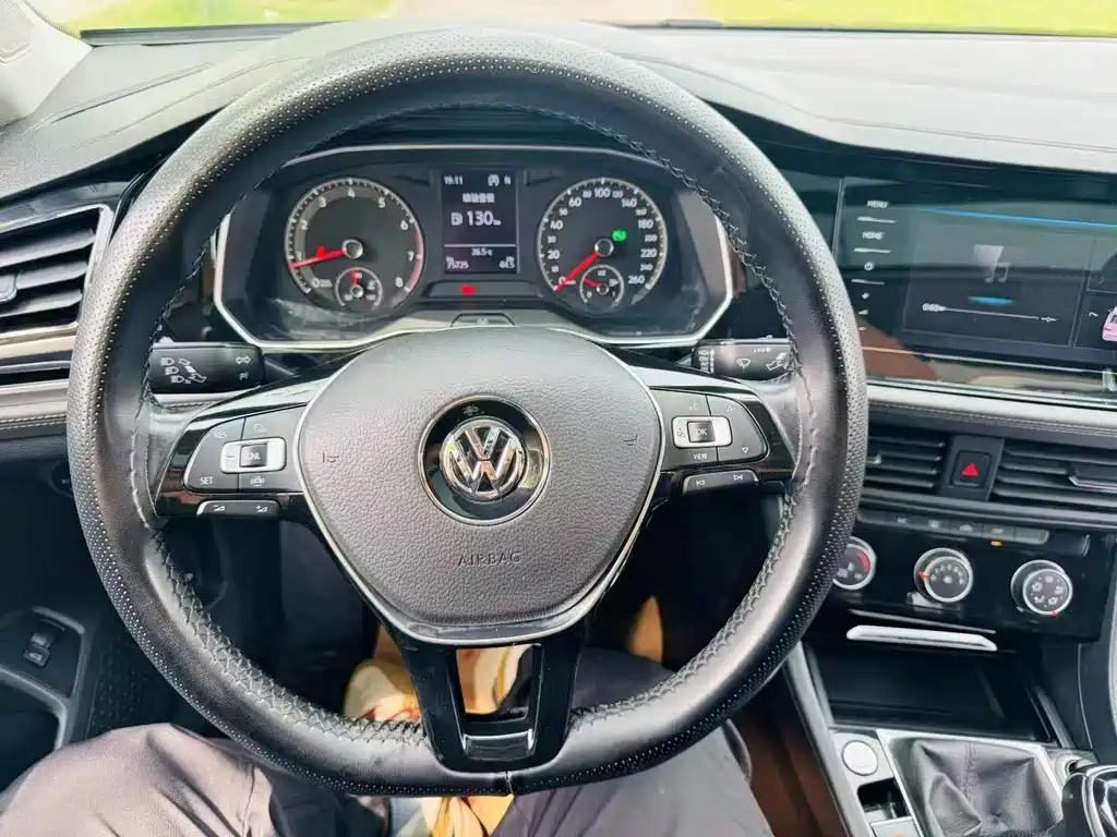 Volkswagen Sagitar 2020
