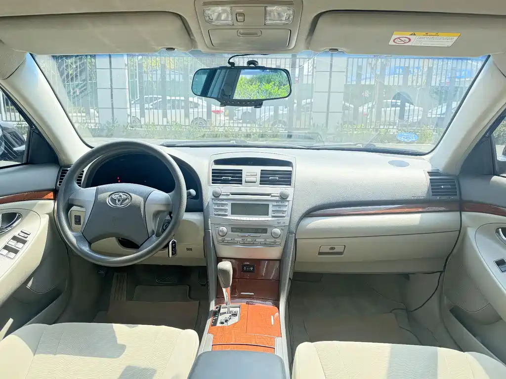 Toyota Camry 2014 — фото 11