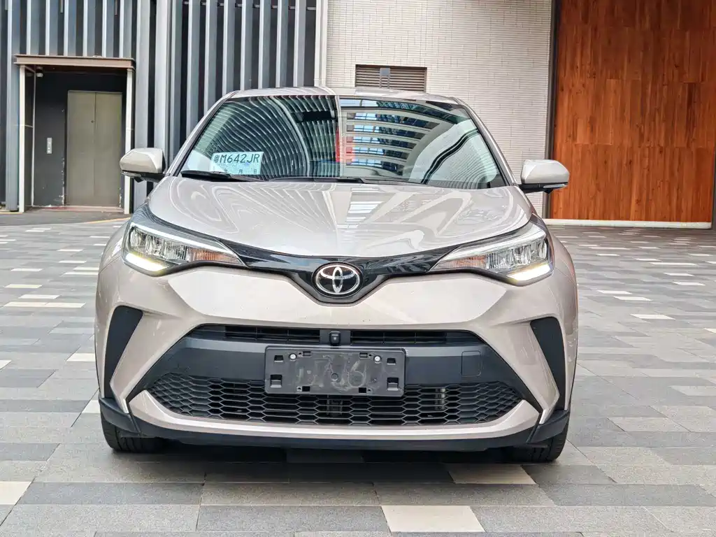 Toyota C-HR 2023 — фото 2